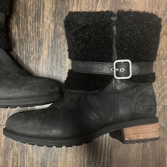 UGG- Blayne II water resistant boots round toe - Picture 2 of 8